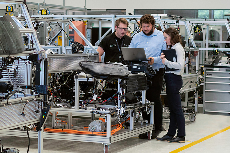 Automated Manufacturing Engineering Technology workers